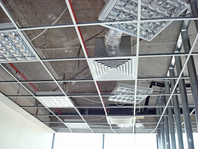 内装仕上げ工事　作業風景